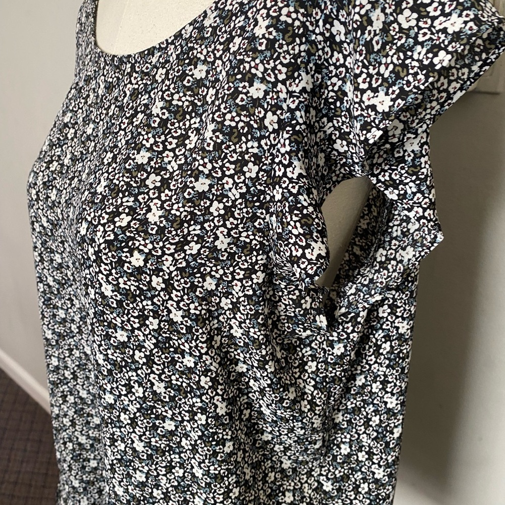 LOFT Black and White Floral Blouse - Picture 7 of 8
